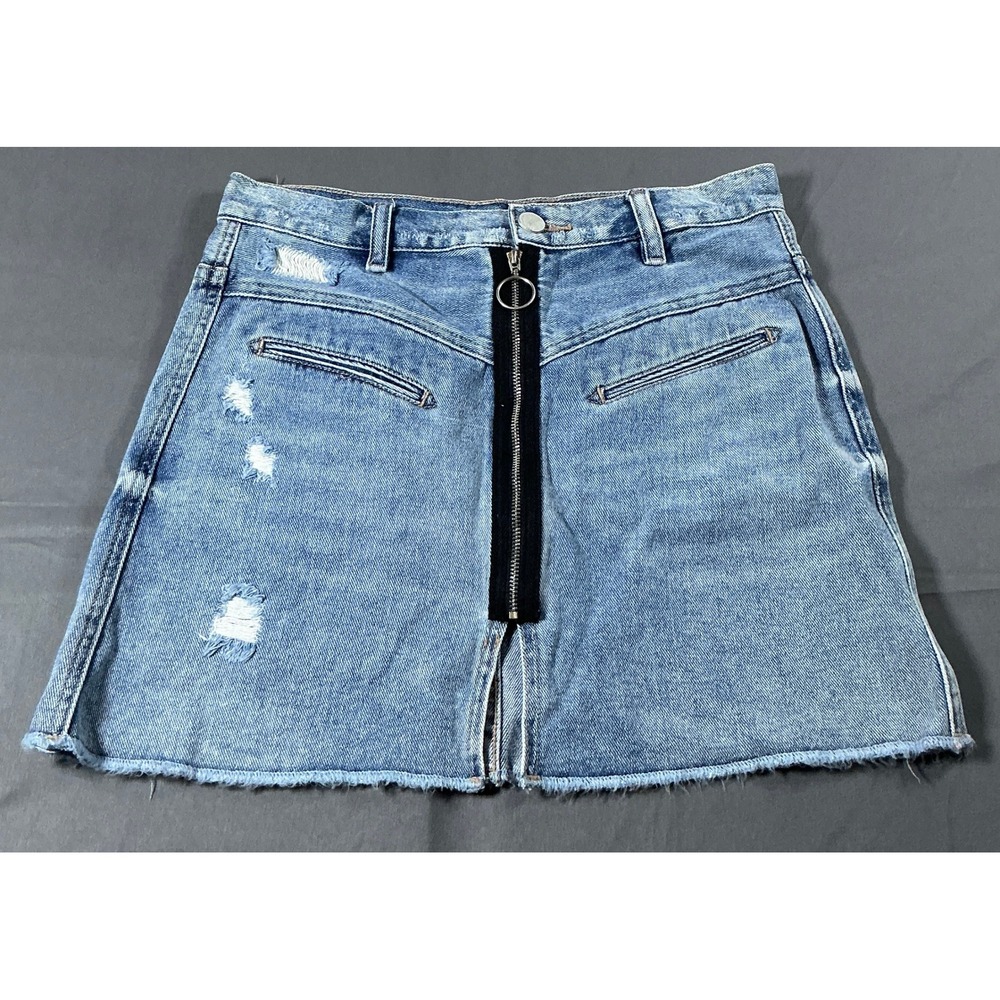 Blank NYC Denim Mini Skirt Light Wash Distressed Exposed Zipper‎ Sz 25 US 0